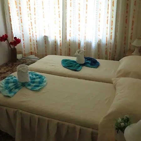 Hotel Tango 2*