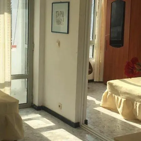 Hotel Tango 2*