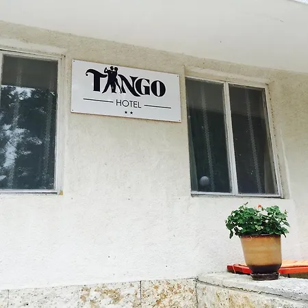 Hotel Tango 2*