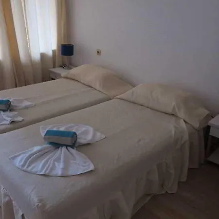 Hotel Tango 2*