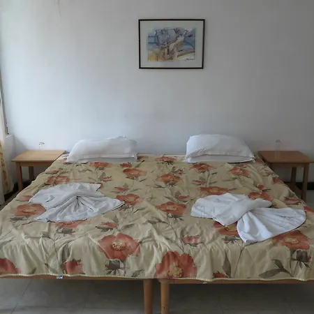 Tango Hotel 2*